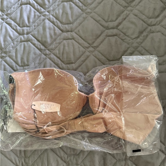 Victoria's Secret Nude Push Up Bra - Picture 2 of 2
